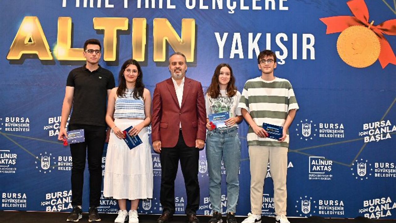 Bursa'da başarılı gençlere 'altın' ödül
