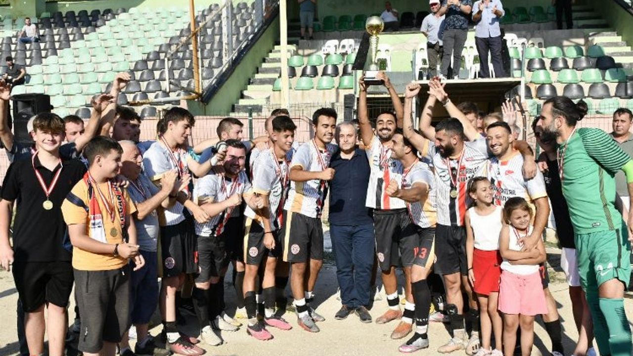 Futbolda Hasköyspor mahallelerin şampiyonu oldu