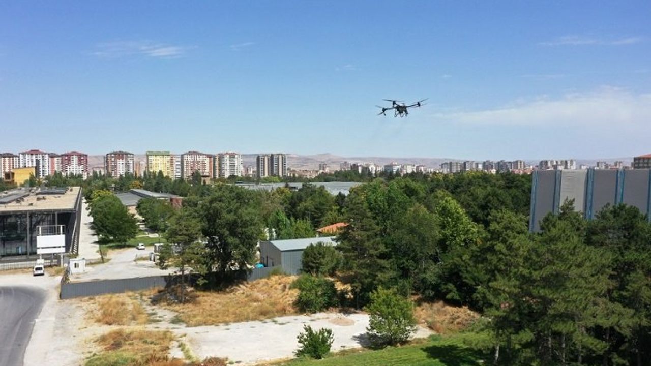 Kayseri Kocasinan'da droneli ilaçlama