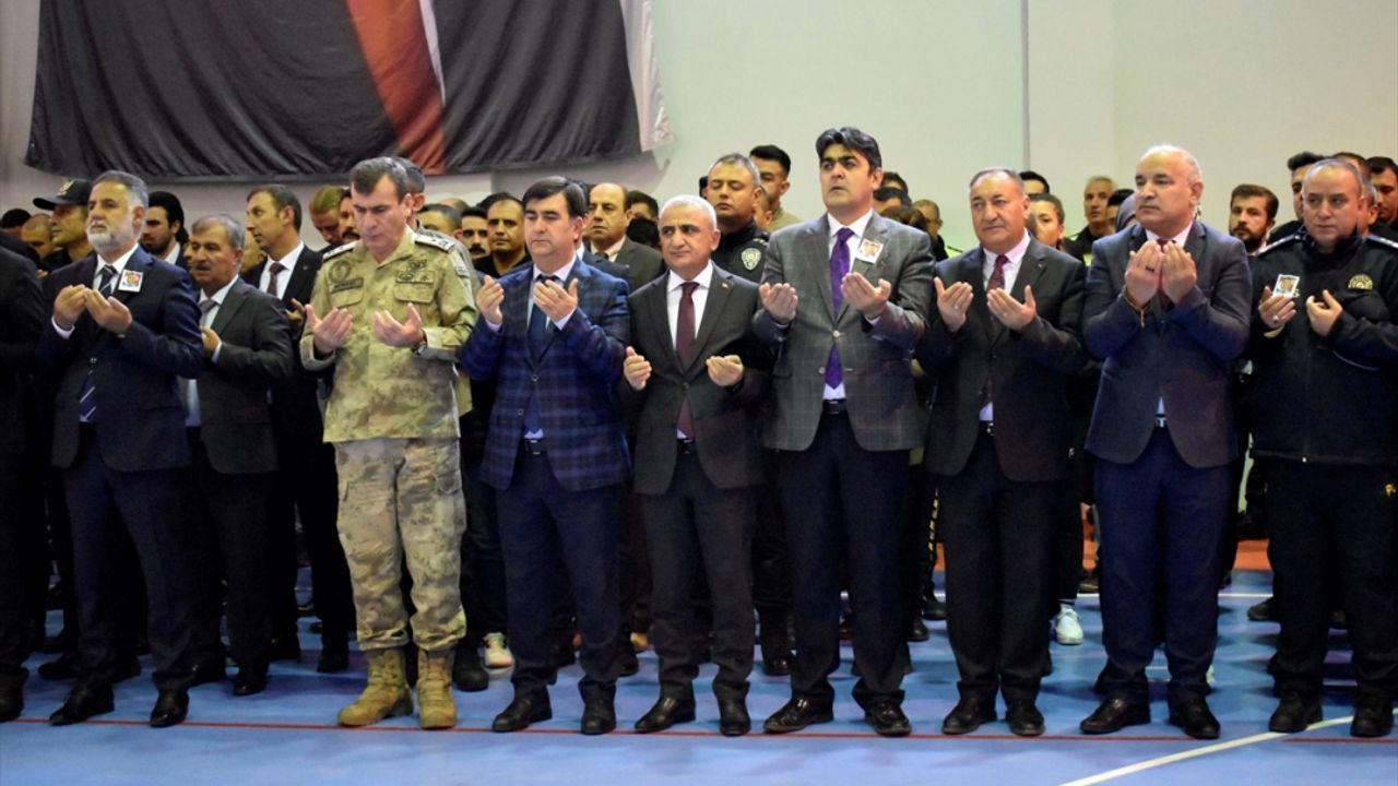Bitlis'te silah kazası sonucu şehit olan polis memuru Kırık için tören düzenlendi