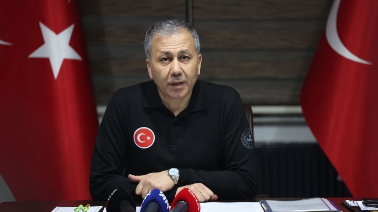 Bakan Yerlikaya, Zonguldak'ta iletişimin kesildiği geminin battığını bildirdi: