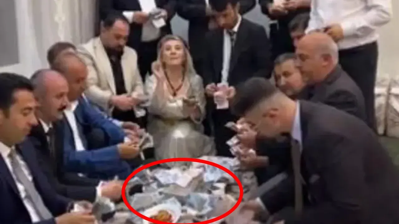 Burası darphane değil düğün masası! Aşiret düğününde takılan para miktarı şok etti: 15 kişi birden saydı!