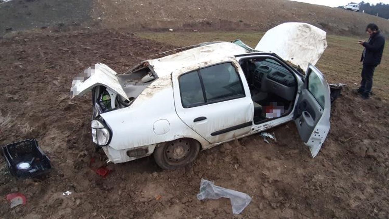 Yoldan çıkan otomobil defalarca takla atarak hurdaya döndü