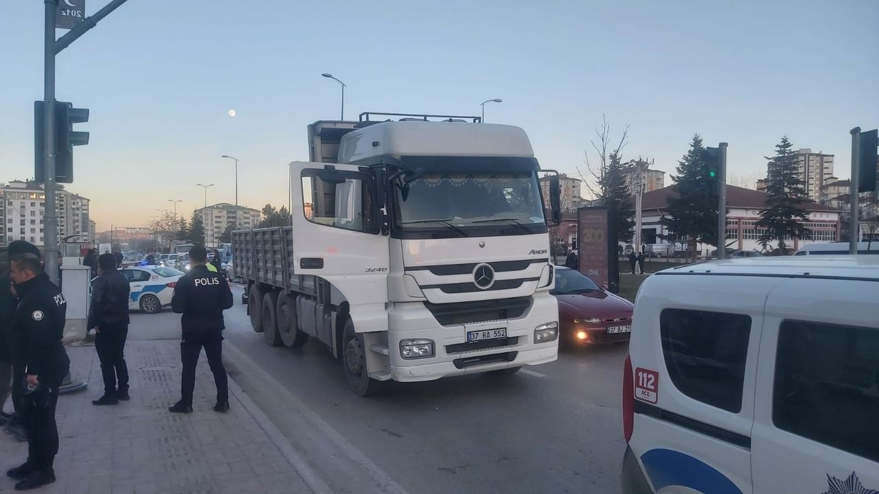 Kastamonu'da yaşlı kadına kamyon çarptı: Ağır yaralı!