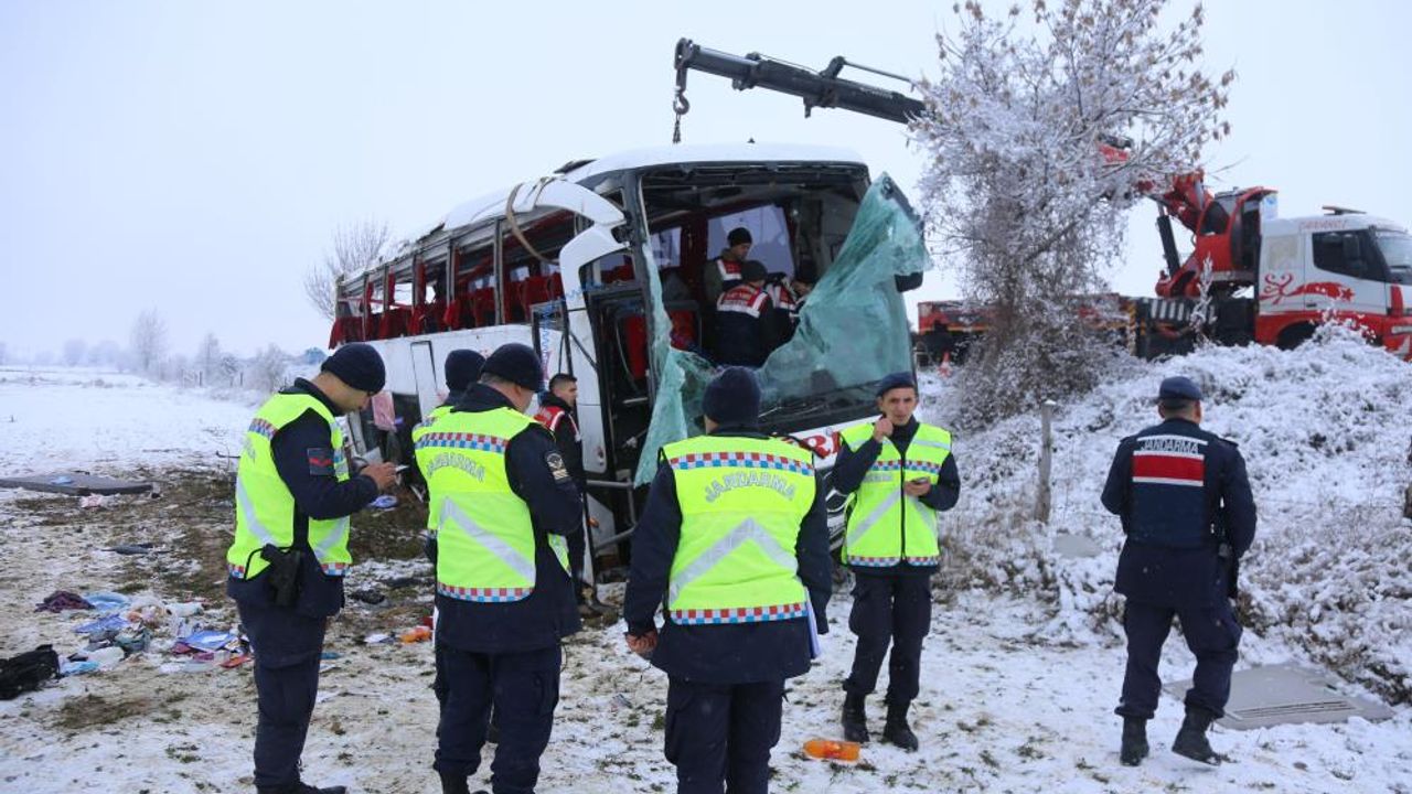 Kastamonu'da 6 kişiye mezar olan yolcu otobüsünden geriye enkazı kaldı