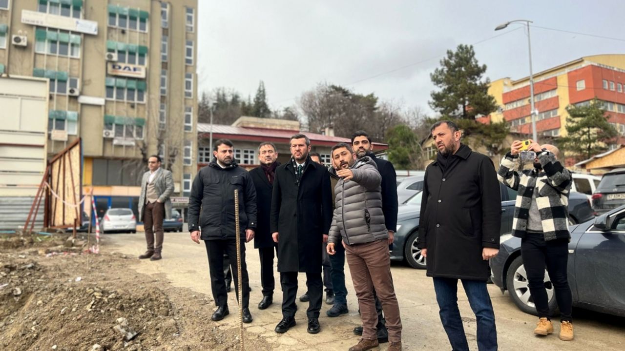AK Parti Karabük Belediye Başkan adayı Çetinkaya, millet bahçesi inşaatını inceledi