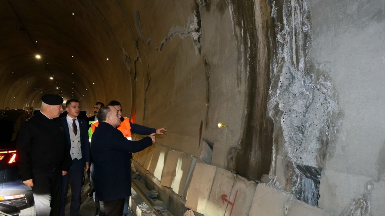 Artvin Valisi Cengiz Ünsal, Yusufeli T14 tünelinde incelemelerde bulundu