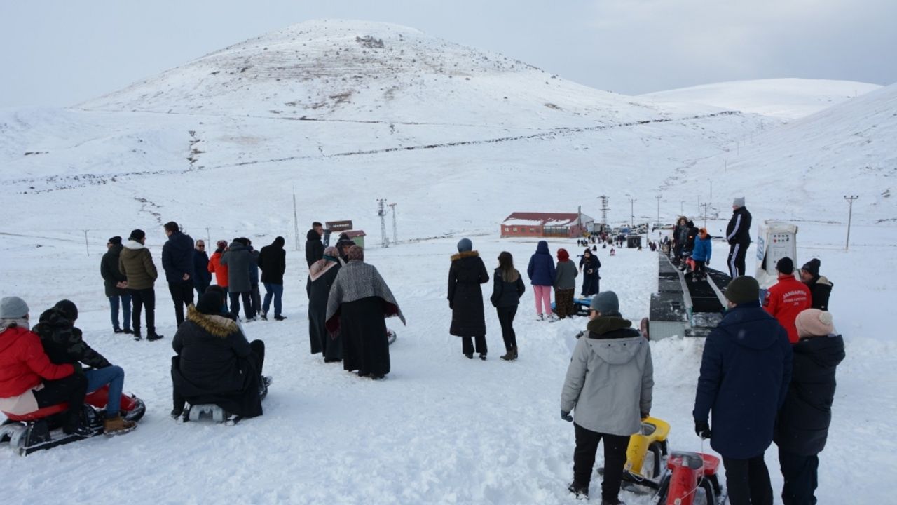 Tokat Başçiftlik Kayak Merkezi kar yağışıyla irlikte hizmete açıldı