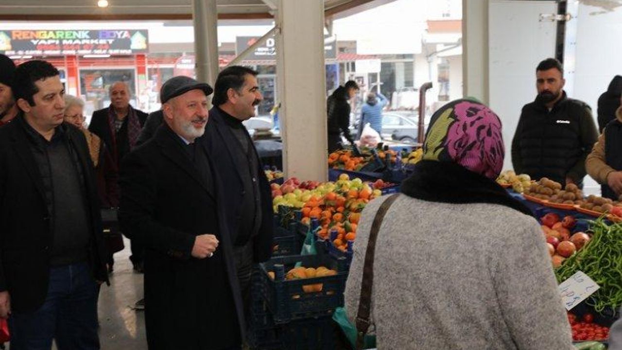 Başkan Çolakbayrakdar, pazar esnafını ziyaret etti