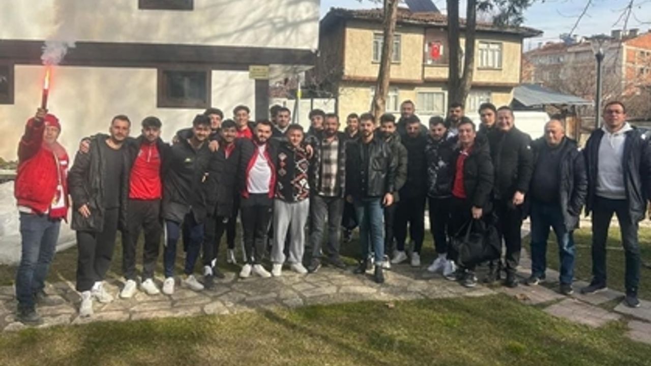 Tabakhane Mahallesi Muhtar Adayı Tandırcıoğlu'ndan Taşköprüspor'a kahvaltı ikramı