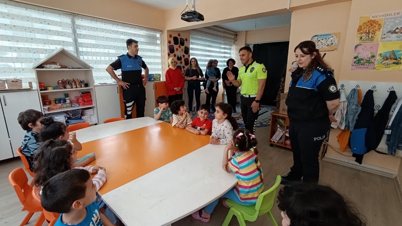 Amasya'da polisten şehit kızına okulunda ziyaret