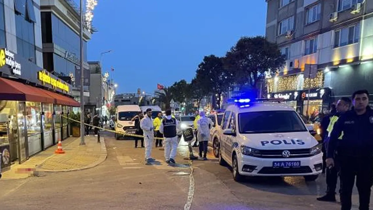İlk önce eski ortağı olan kadını, daha sonra da kendini vurdu!