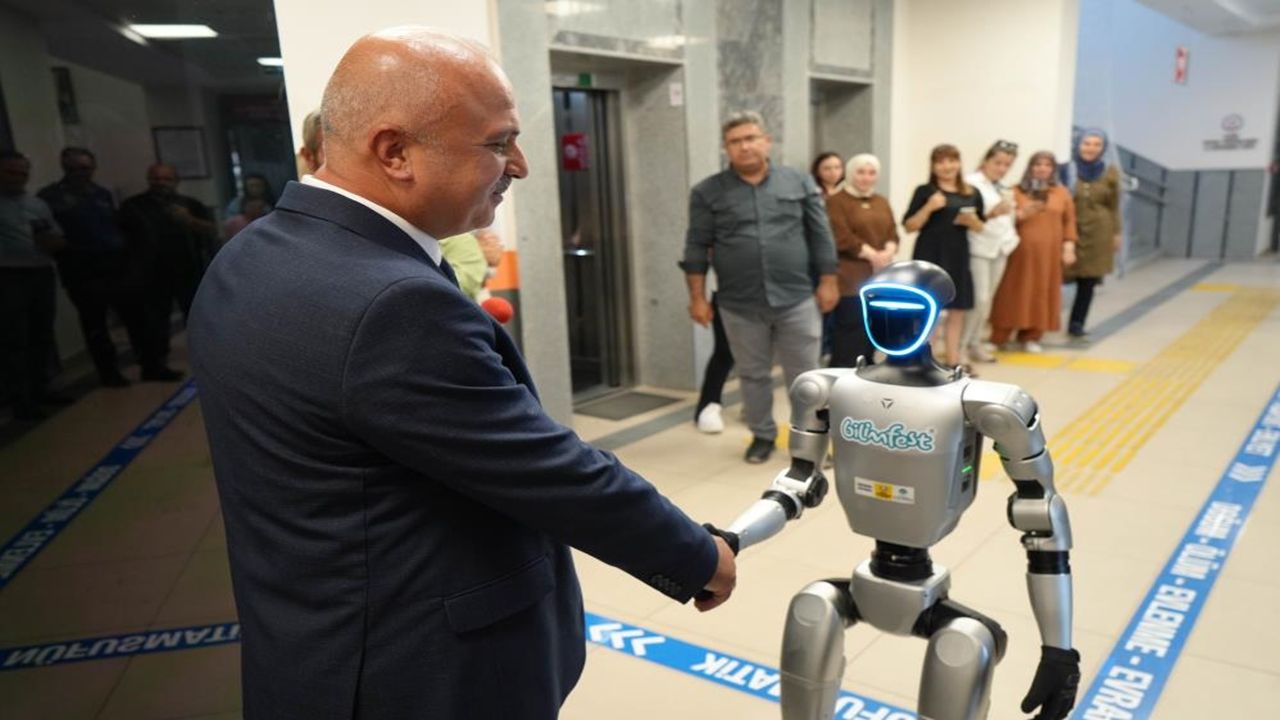 Türkiye'de bir ilk: Nüfusumuzda artık 85 milyon insan + 1 robot var!