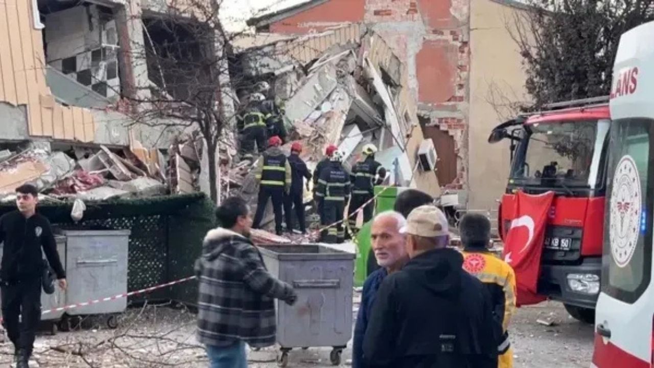 6 Katlı Bina Çöktü: Ekipler Zamanla Yarışıyor!