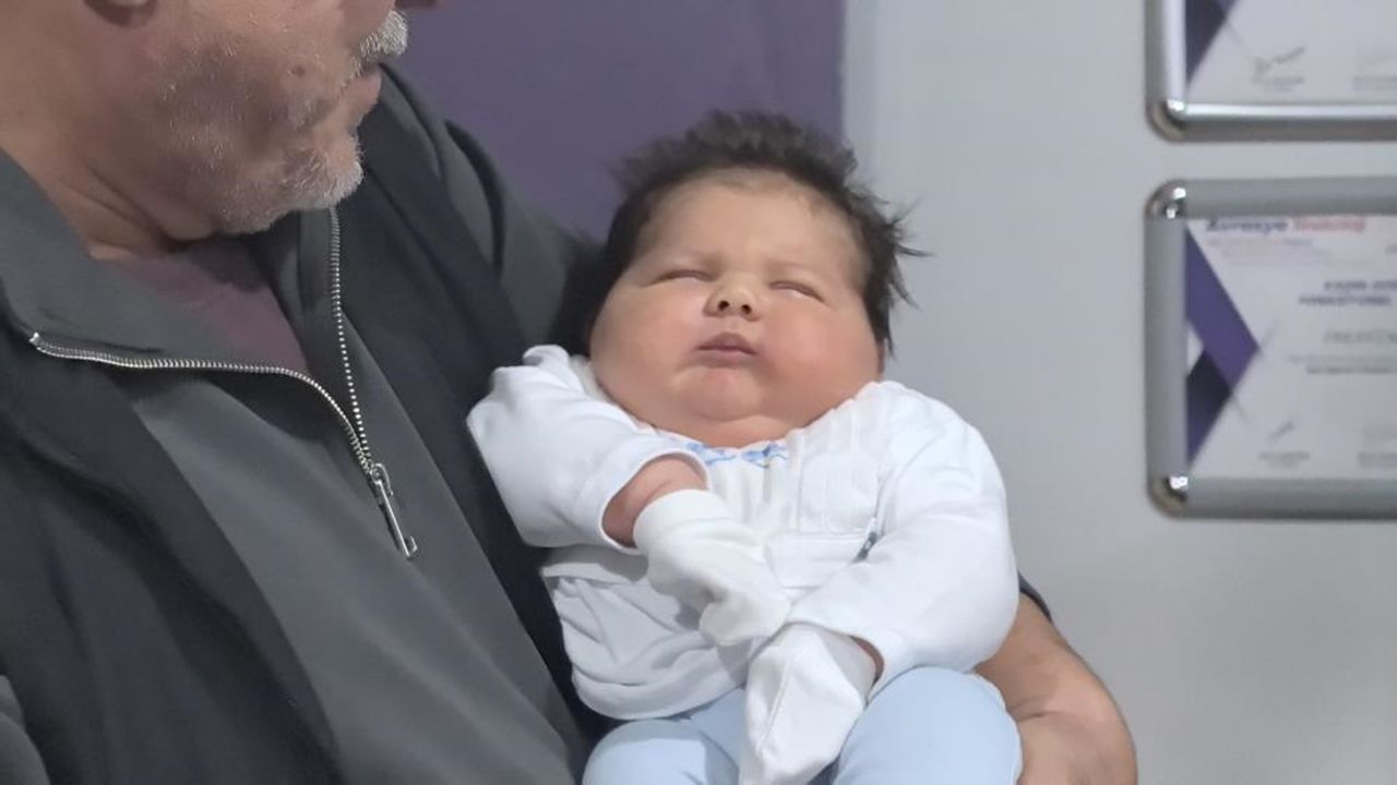 Dev Bebek Dünyaya Geldi: 6 Kilo 150 Gramlık Ali Atilla Herkesi Şaşırttı