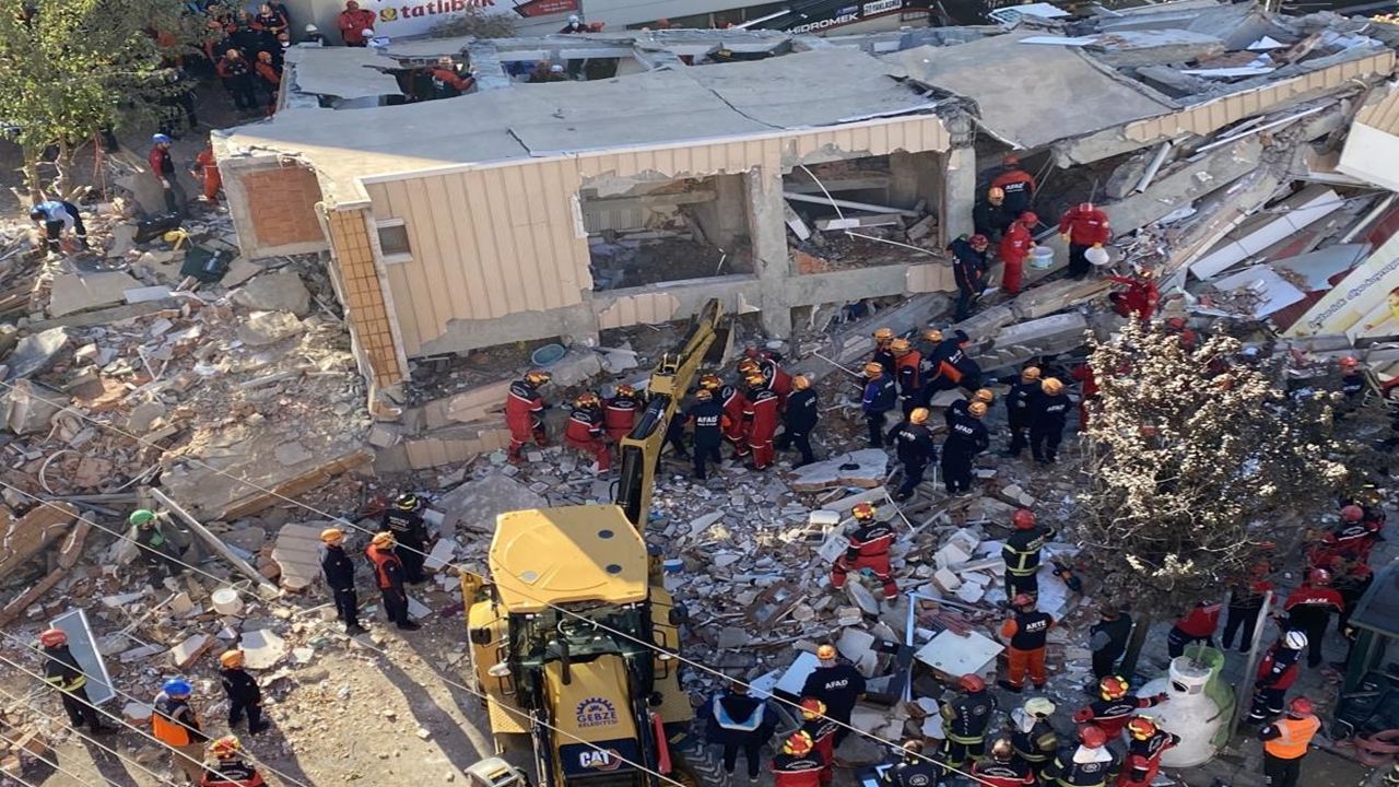 Enkazdan 2 kişinin cansız bedeni çıkarıldı!