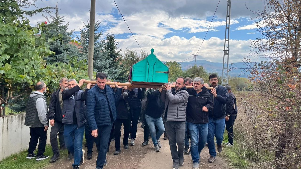 Alkollü sürücünün çarpması sonucu yaşamını yitirmişti, son yolculuğuna uğurlandı!