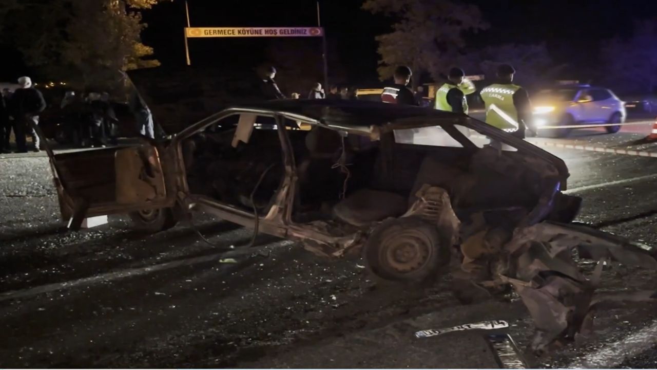 Feci Kaza: 2 Otomobil Çarpıştı, 1 Kişi Hayatını Kaybetti