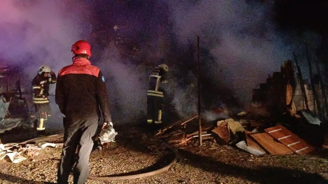 Müstakil Evde Yangın Çıktı: 7 Kişi Hastaneye Kaldırıldı