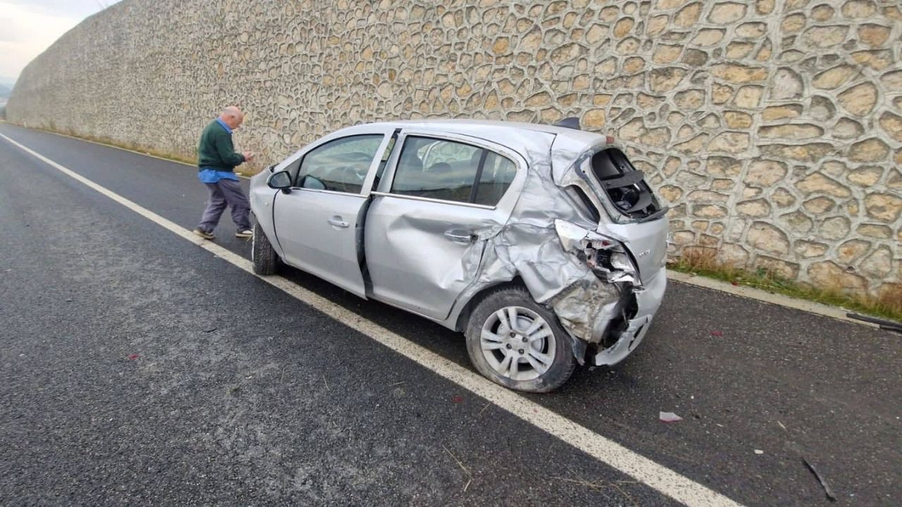 Cenazeye Giderken Hanönü’de Kaza Yaptılar: 3 Kişi Yaralandı