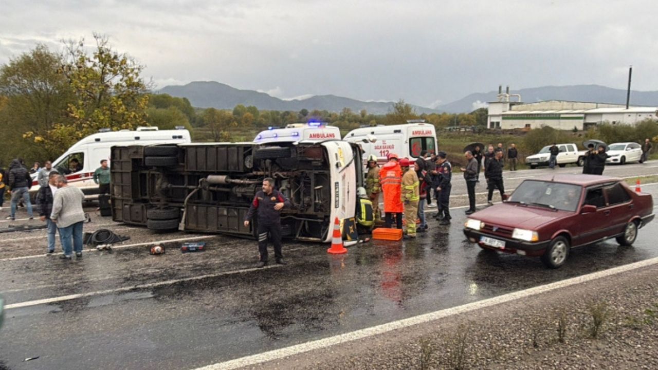 İşçi Servisi Devrildi: Feci Kaza 1 Ölü, 19 Yaralı