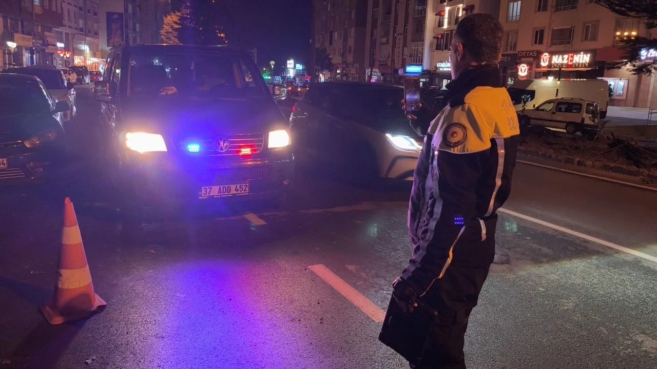 Kastamonu plakalı çakarlı minibüs karakola geldi, 276 bin liralık oldu!