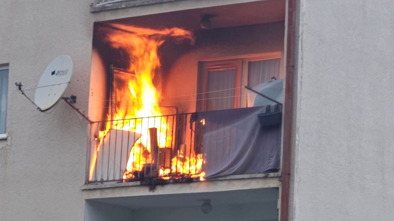 Kastamonu'da balkonda çıkan yangın evi küle çeviriyordu!