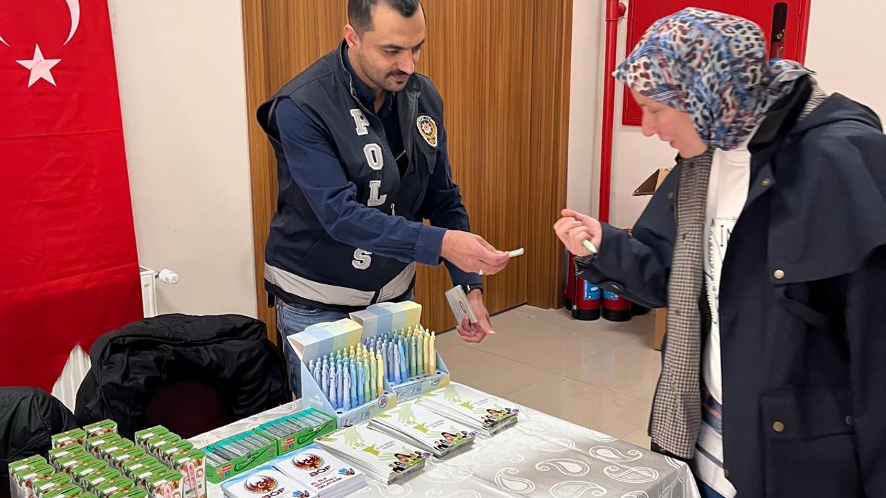 Kastamonu'da üniversite öğrencilerini polis bilgilendirdi