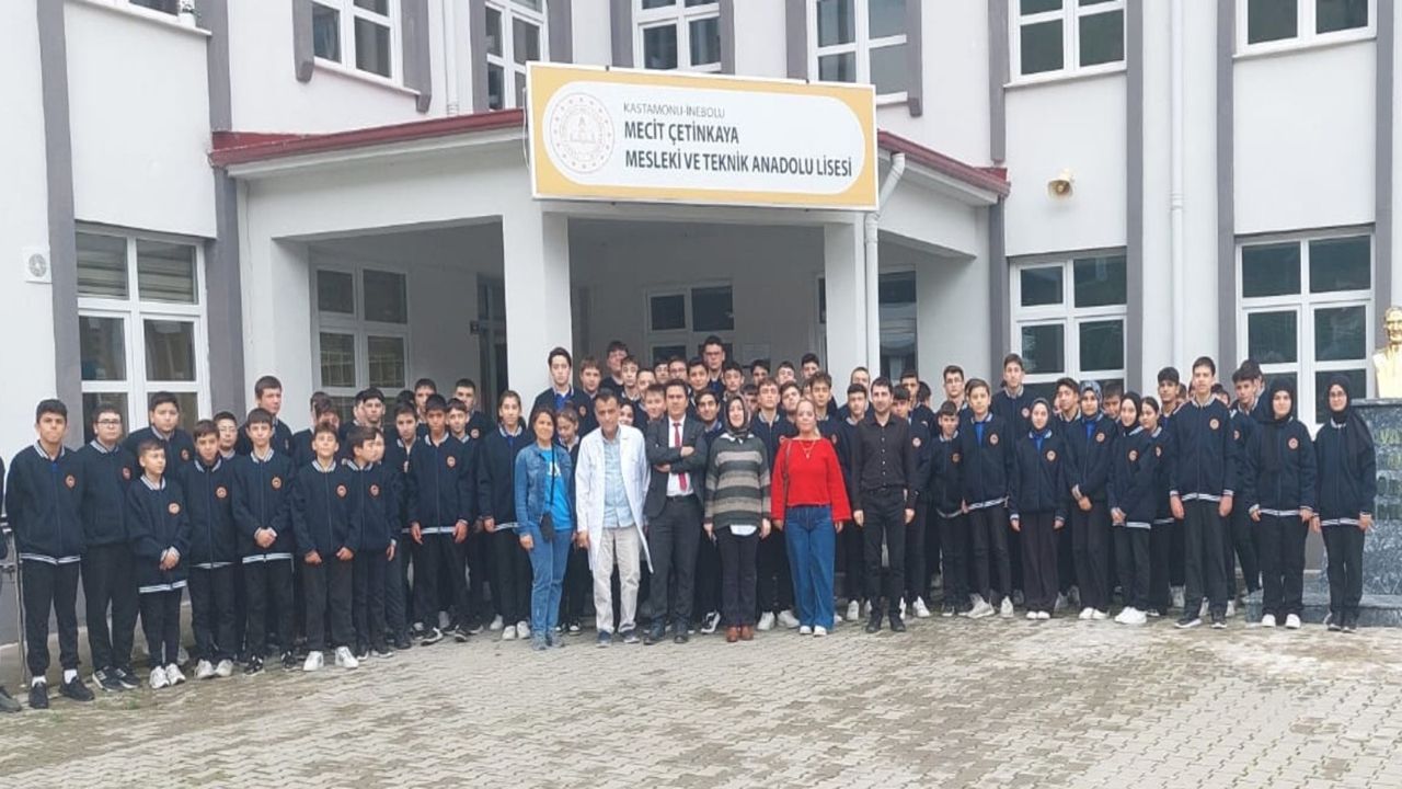 Kastamonu’nun o ilçesinde her öğrenciye mont: Hayırsever gönderdi