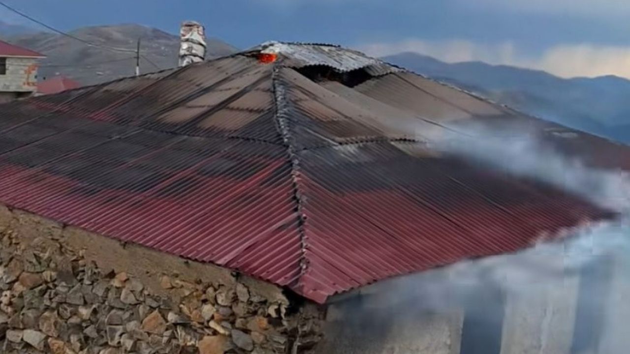 Sağanak Kabusa Döndü: Yıldırım Hem Camiye Hem Eve İsabet Etti