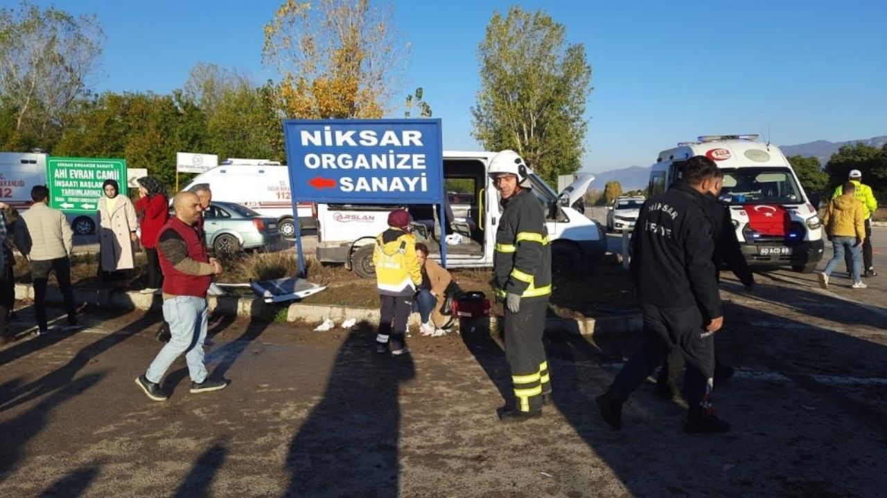 İşçi servisleri çarptı: Çok sayıda yaralı var!