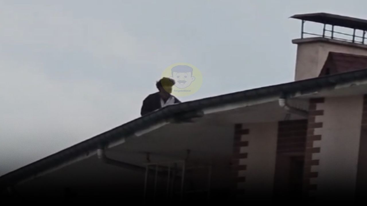 Kastamonu’da elinde bıçakla çatıya çıktı: 4 katlı binada ecel terleri!