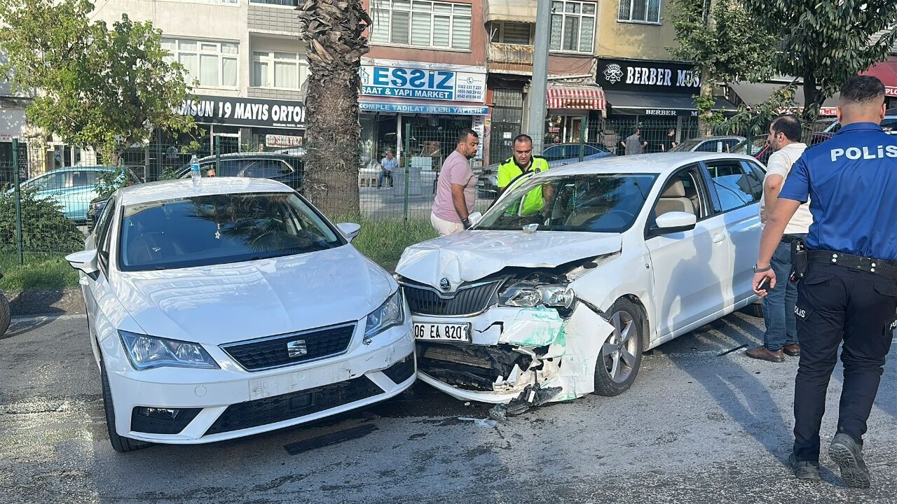 Feci kaza! Otomobil karşı şeride uçtu