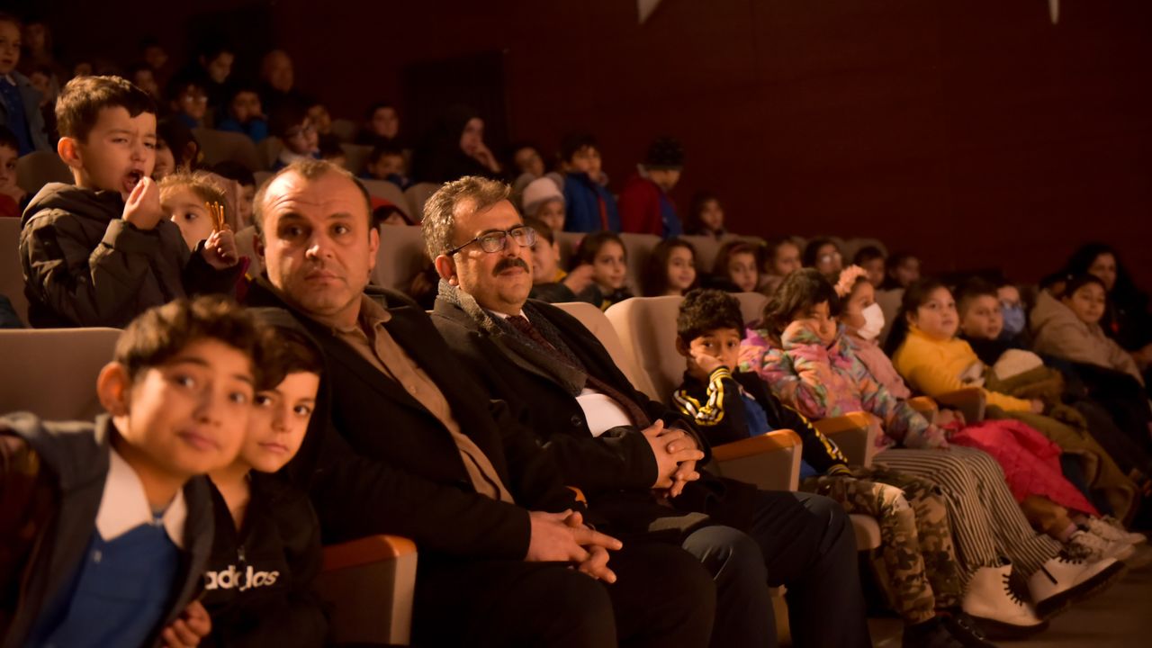 Taşköprü Belediyesi Öğrencileri Tiyatro İle Buluşturdu