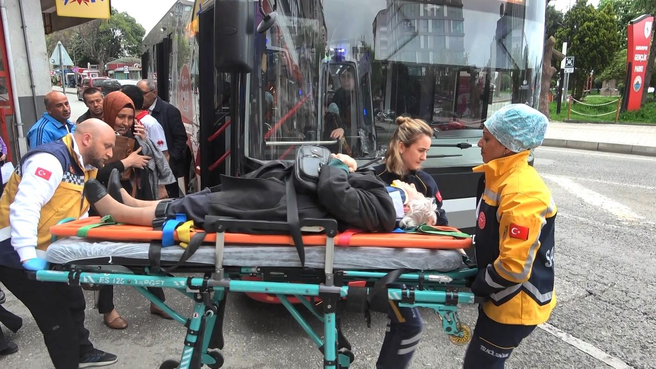 Otobüsün içerisinde düşen yaşlı kadın yaralandı