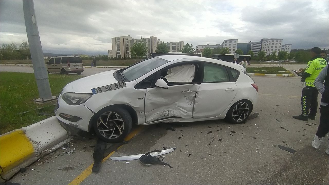 İki otomobilin karıştığı kazada 1 kişi yaralandı