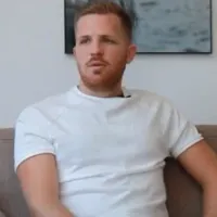 Devin Özek Kimdir?