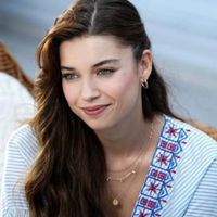 Afra Saraçoğlu Kimdir?