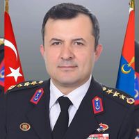 Hikmet Uz Kimdir?