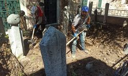 Nasrullah Camii etrafındaki mezarlar ışıklandırılacak