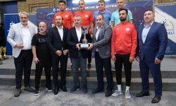 Kocaeli'de amatör futbolda şampiyonlar kupalarına kavuştu