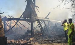 Taşköprü'de 3 ev ve 1 ahır yangında kül oldu