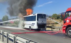 Seyir halindeki otobüs yandı