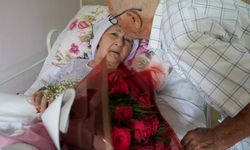 Belediye personelinden Dünya Yaşlılar Günü'nde 65 yıllık evli Ilgaz çiftine ziyaret