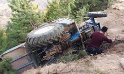 Uçurumdan yuvarlanan traktörün sürücüsü yaralandı
