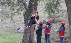 Deprem bölgesinde arama kurtarma görevine koşan öğretmenler için eğitimler sürüyor