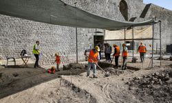 Diyarbakır'daki Amida Höyük'te Artuklu Sarayı'nın doğu surlarının temeli ortaya çıkarılacak