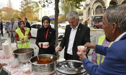 İhsangazi'de vatandaşlara coğrafi işaretli ekşili pilav ikram edildi