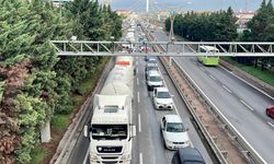 Kocaeli'de 7 aracın karıştığı zincirleme trafik kazası ulaşımı aksattı