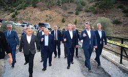 TBMM Milli Savunma Komisyonu Başkanı Akar, şehit Bozlağan'ın ailesine taziyede bulundu